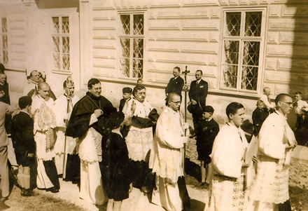 Abbot Wendelin is installed as Abbot of Zirc in 1939.
